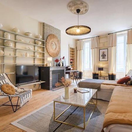 Appartement Avec Son Patio Dans Centre Historique De Bourg Dış mekan fotoğraf