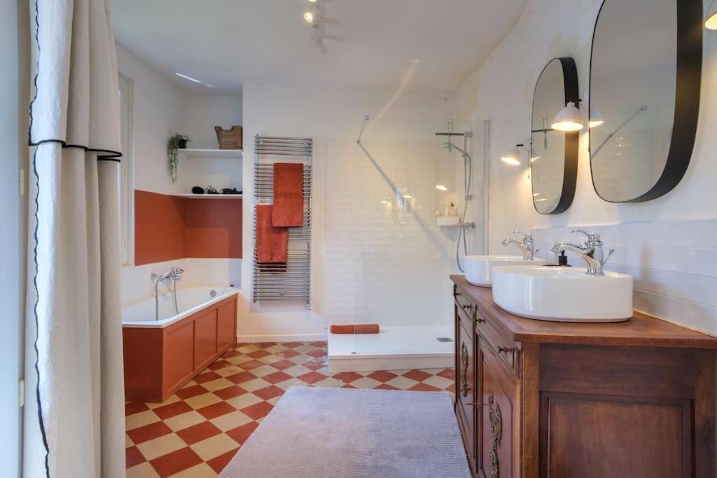 Appartement Avec Son Patio Dans Centre Historique De Bourg Dış mekan fotoğraf