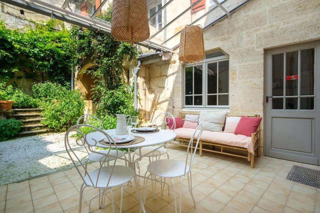 Appartement Avec Son Patio Dans Centre Historique De Bourg Dış mekan fotoğraf