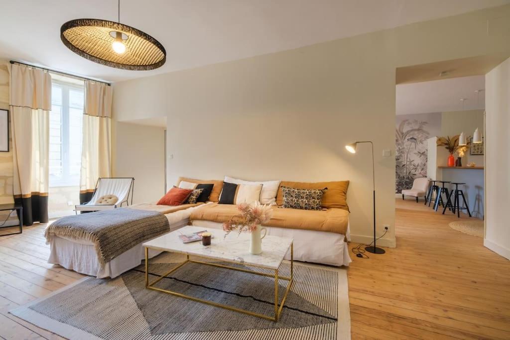 Appartement Avec Son Patio Dans Centre Historique De Bourg Dış mekan fotoğraf