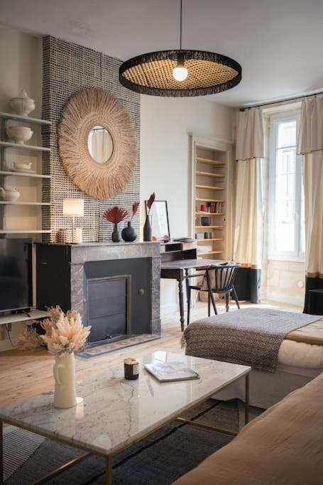 Appartement Avec Son Patio Dans Centre Historique De Bourg Dış mekan fotoğraf