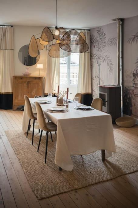 Appartement Avec Son Patio Dans Centre Historique De Bourg Dış mekan fotoğraf