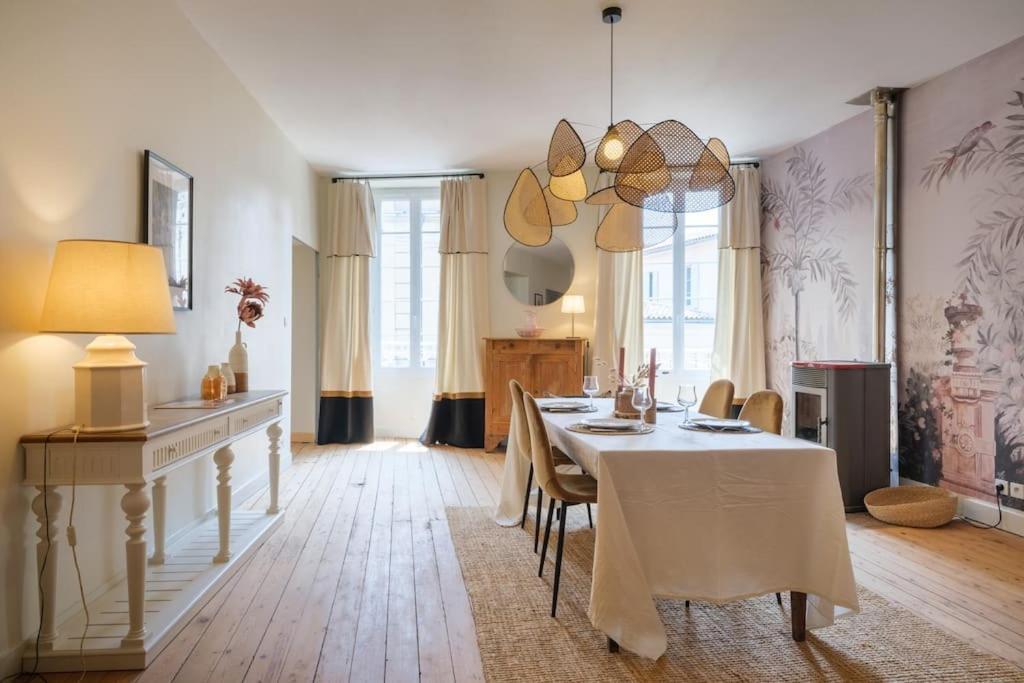 Appartement Avec Son Patio Dans Centre Historique De Bourg Dış mekan fotoğraf
