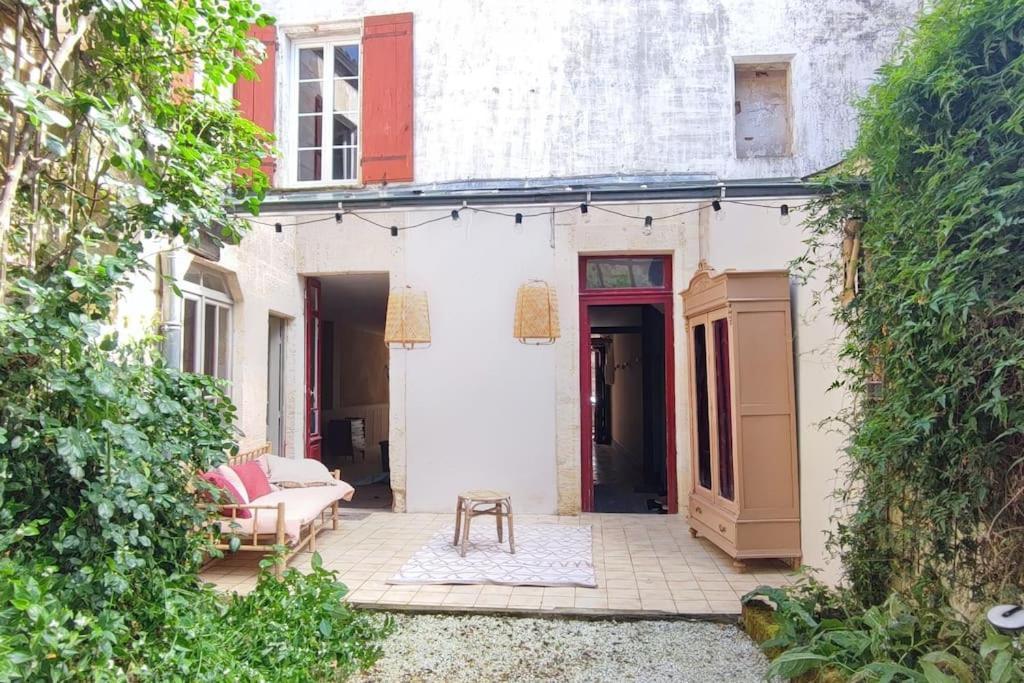 Appartement Avec Son Patio Dans Centre Historique De Bourg Dış mekan fotoğraf